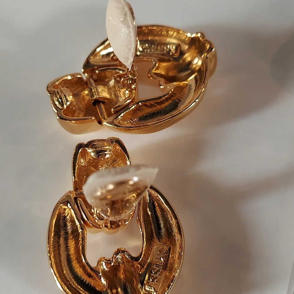 Vintage Essex Gold-plated Chunky Door Knocker Clip-on Earrings